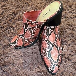 9.5 women pink snakeskin mules